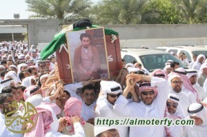 المئات من المؤمنين وطلبة العلم يشيعون سماحه السيد علي السلمان إلى مثواه الأخير