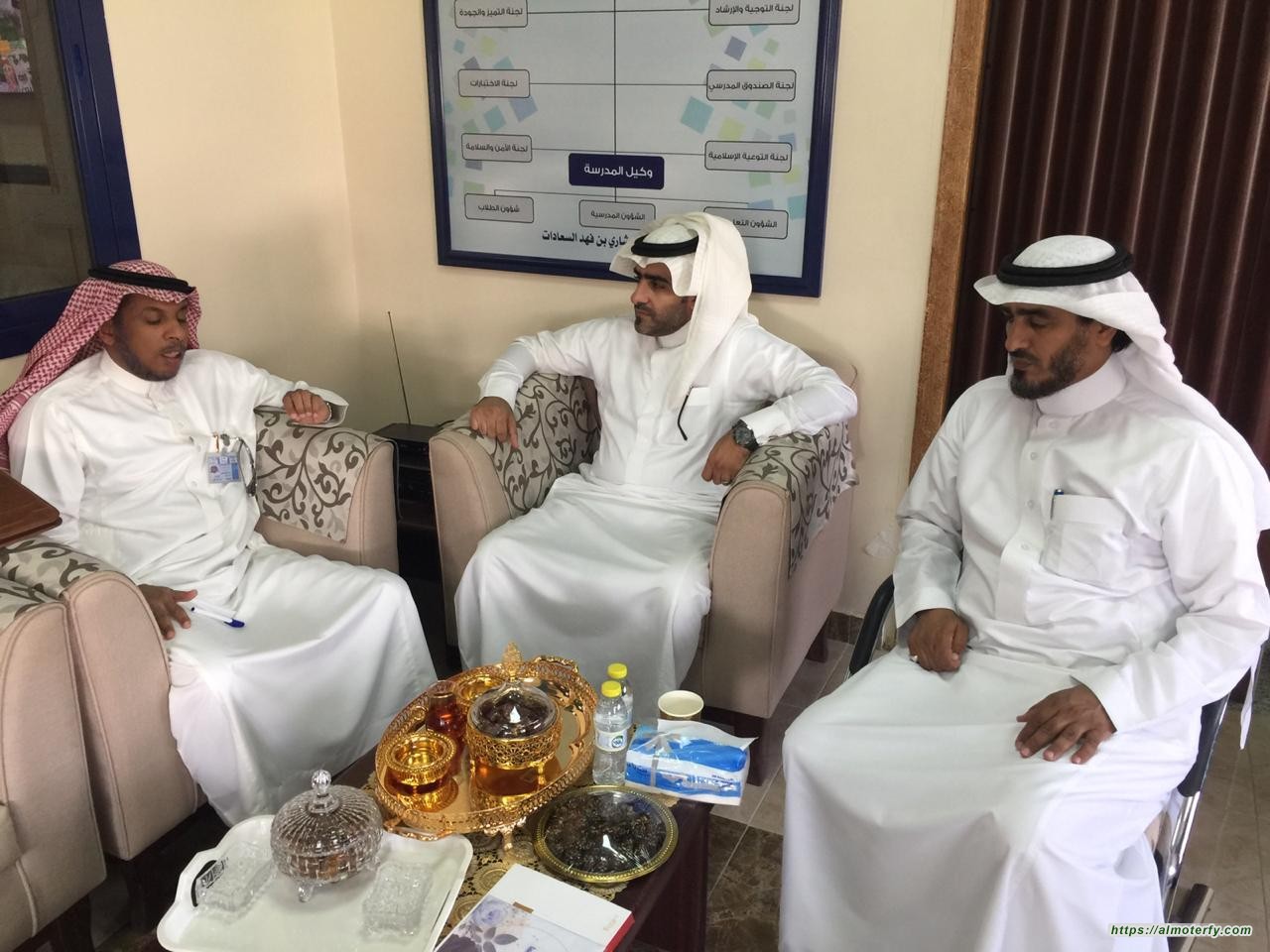 مشرف التدريب التربوي " الوصالي " في زيارة لثانوية الامام جعفر الصادق بالهفوف