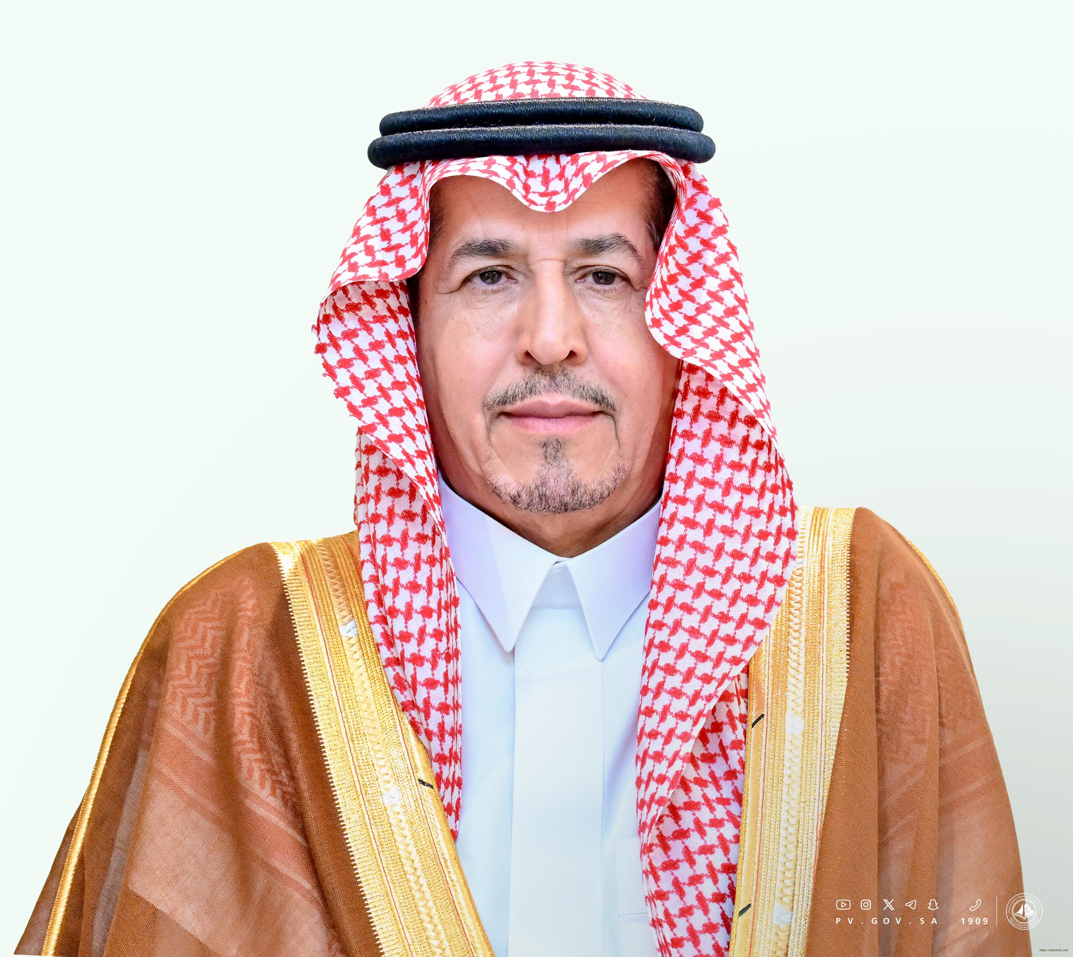 *الأستاذ محمد الحسين يشكر القيادة الرشيدة بمناسبة ترقيته للمرتبة الخامسة عشرة*
