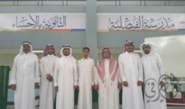 الفنان الحمود ..  طالب يدرب طلابا على فنون الرسم