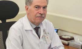 *د.محمد طه شمسي باشا أخصائي الأمراض الباطنية بمستشفيات الحمادي:*  *برودة اليدين والقدمين.. إنذار من الجسم لاتتجاهله*